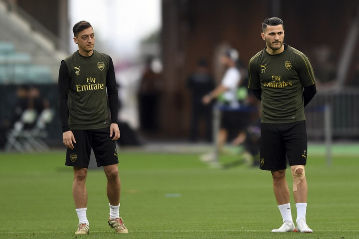 Fotó: AFP/Ozan Kose Napi 24 órás védelmet kap Özil és Kolasinac