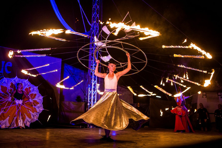 Cirkusz, tánc, színház: műfajok keveredése a Szigeten