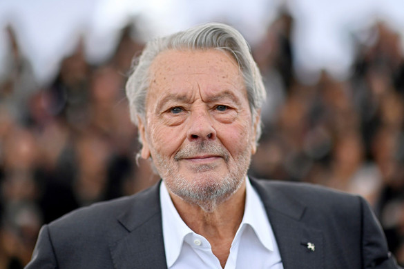 87 éves lett Alain Delon