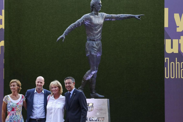 Johan Cruyff szobrot kapott Barcelonában