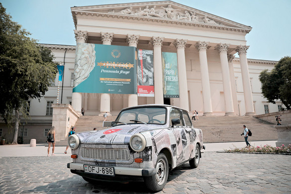 Trabant és szögesdrót