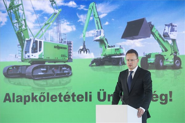 A Sennebogen-csoport acélalkatrész-gyártó cégének alapkőletétele