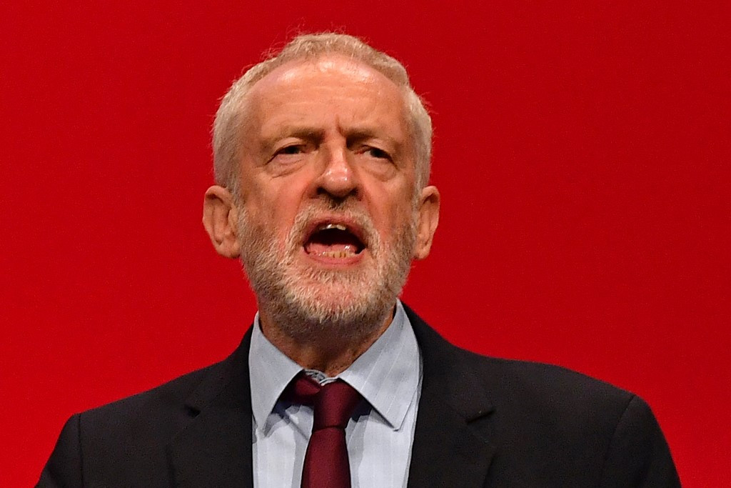 Fotó: AFP / DANIEL LEAL-OLIVAS Jeremy Corbyn pozíciójának átgondolására biztatja Boris Johnsont, abból a célból, hogy ő legyen minden idők legrövidebb ideig hivatalban lévő brit miniszterelnöke