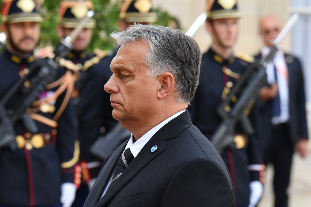 Fotó: AFP/ JULIEN MATTIA / ANADOLU A Orbán Viktor magyar kormányfő is részt vett a búcsúztatáson