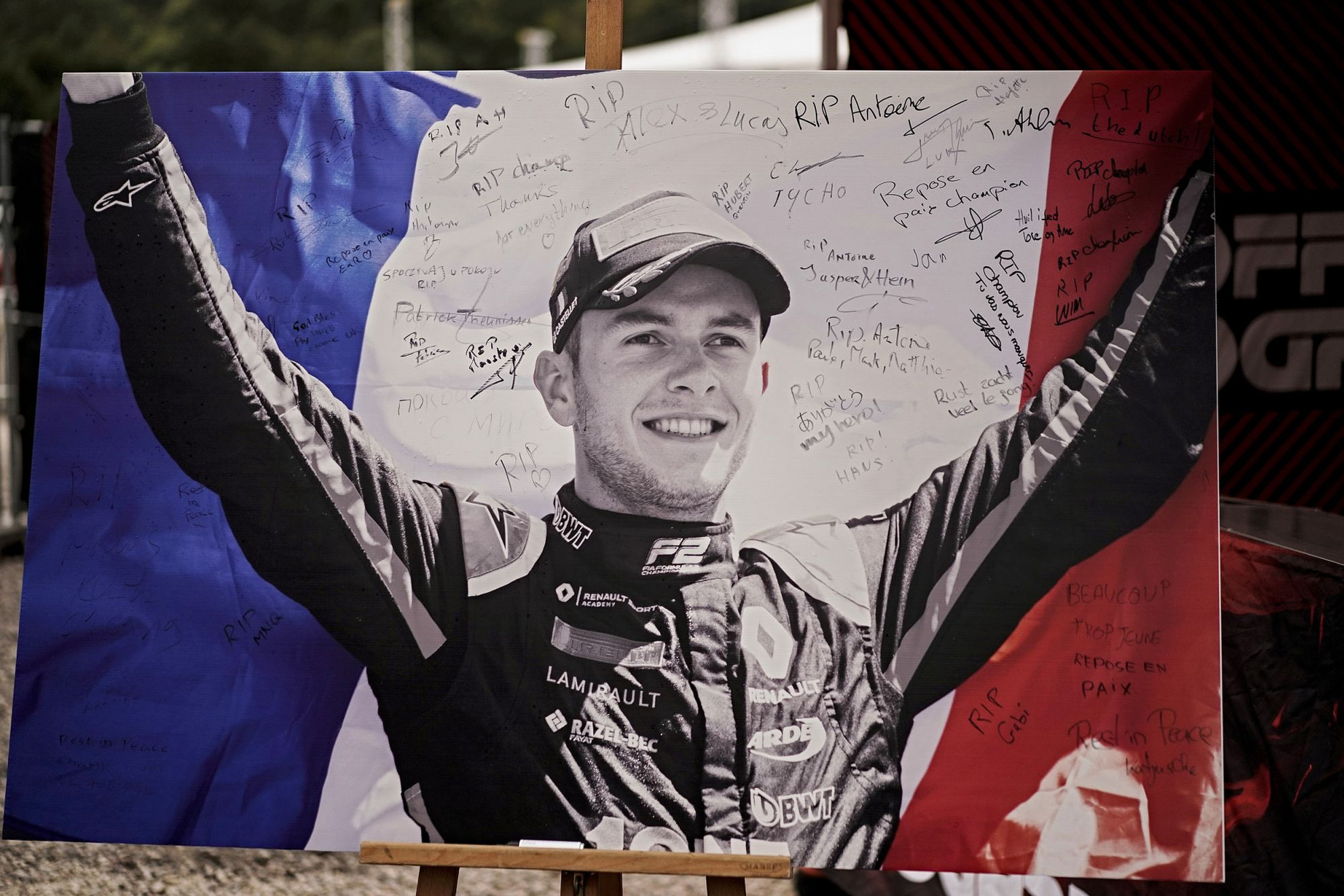 Fotó: AFP/Kenzo Triboullard A mindössze 22 éves Anthoine Hubert-t az egyik legtehetségesebb fiatal versenyzőnek tartották. Tavaly megnyerte a GP3 Seriest, múlt hónapban versenyzett a Hungaroringen is