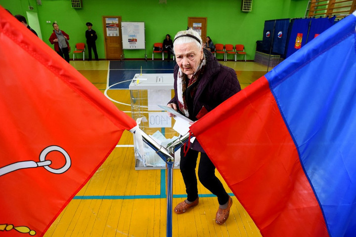 Az orosz kormánypárt mind a 16 kormányzóválasztást megnyerte