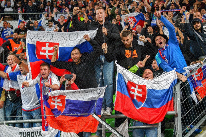 Fotó: AFP/Kisbenedek Attila Az UEFA elfogadta a szlovákok fellebbezését, nem lesz zárt kapus meccsük