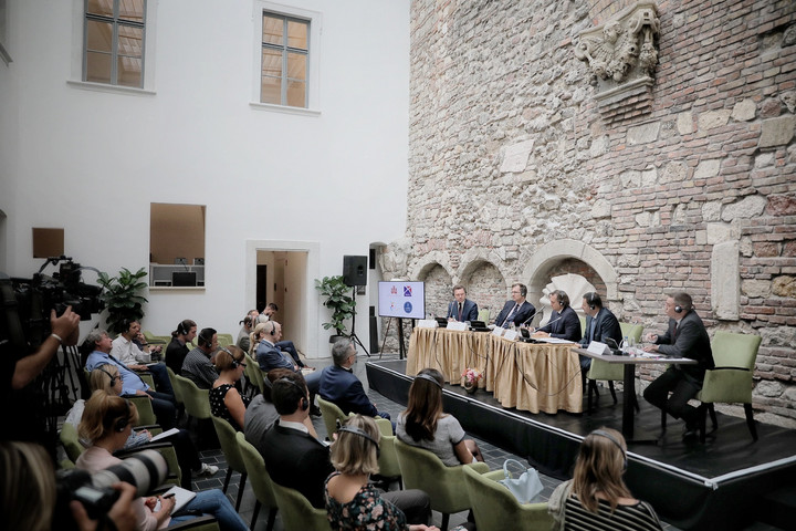 Fotó: MH/Papajcsik Péter A budai Várban tartottak találkozót V4-es polgármesterek