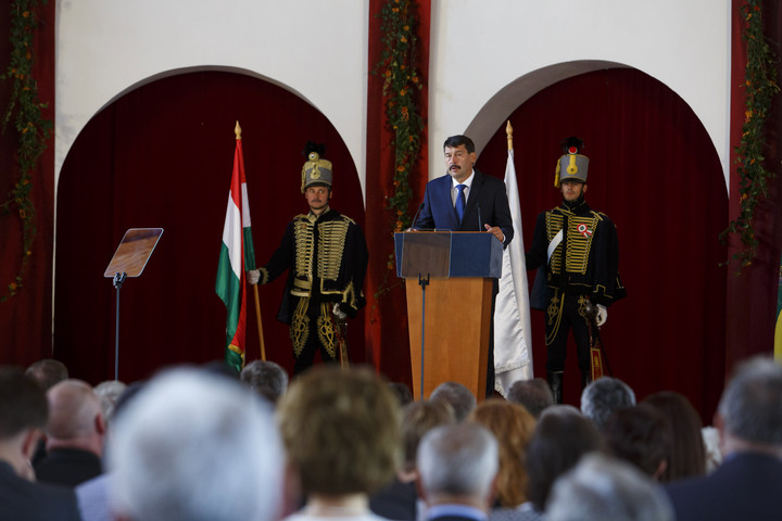 Fotó: MTI/Varga György Áder János: A közjó összetart egy közösséget, akárcsak egy könyvet a szilárd gerince