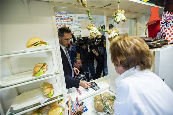 Fotó: MTI/Mónus Márton Folytatódik a Készpénzkímélő iskolák program