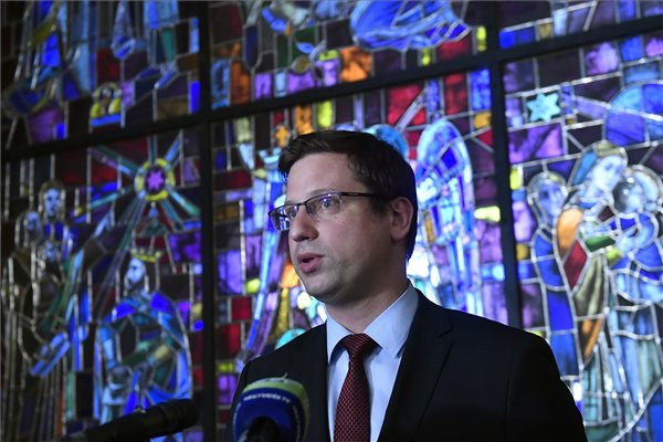 Fotó: MTI/Máthé Zoltán Gulyás Gergely: A Hegyvidék templomai a legnehezebb időkben is közösséget biztosítottak