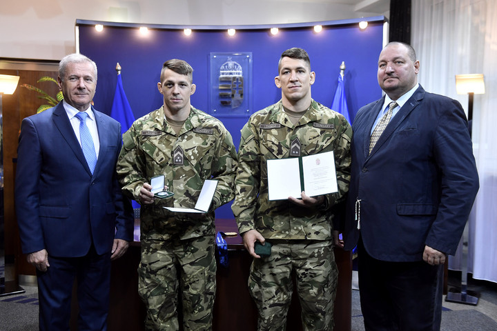 Elismerést kaptak a honvédelmi minisztertől a Lőrincz testvérek