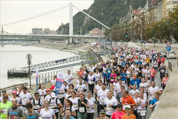 Futóverseny miatt korlátozzák a forgalmat Budapest belvárosában a hétvégén