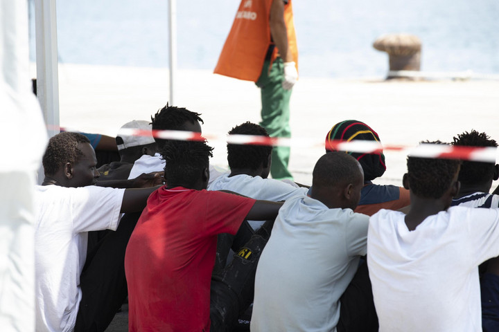 Fotó: Gazetta Del Sud Kínzással és gyilkossággal vádolt migránsokat fogtak el Szicíliában