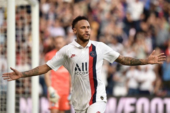 Fotó: AFP/Martin Bureau Neymar fantasztikus ollózása győzelmet ért a PSG-nek