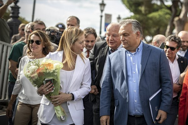 Fotó: MTI/Miniszterelnöki Sajtóiroda Orbán gratulált Meloninak