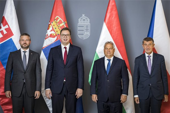 Orbán Viktor fogadta a szerb államfőt, valamint a cseh és a szlovák kormányfőt