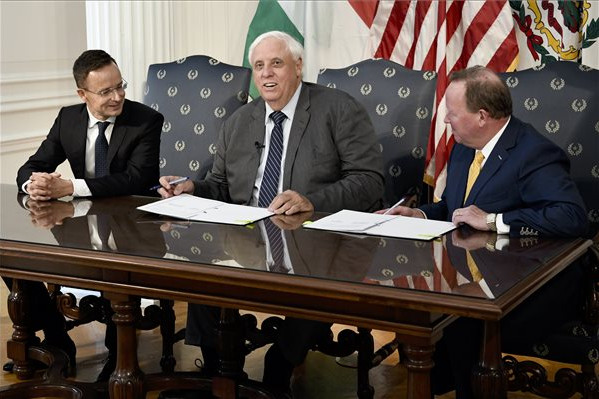 Fotó: MTI/KKM/Mitko Sztojcsev Szijjártó: Sikeres a magyar gazdaság dimenzióváltása