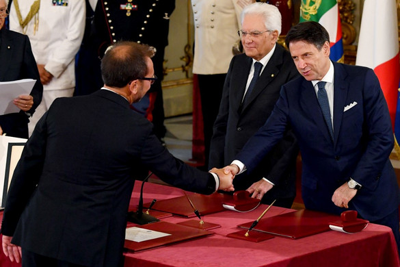 Letette hivatali esküjét az új olasz kormány