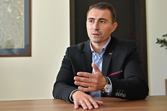 A csepeli polgármester Karácsonynál tiltakozik egy tervezett hajléktalanszálló miatt