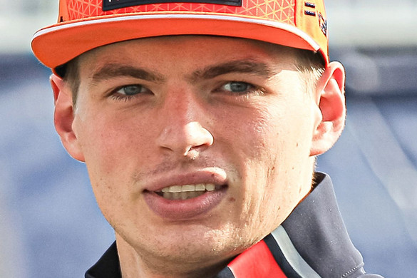Verstappen és Leclerc is maga mögé utasította a Mercedeseket