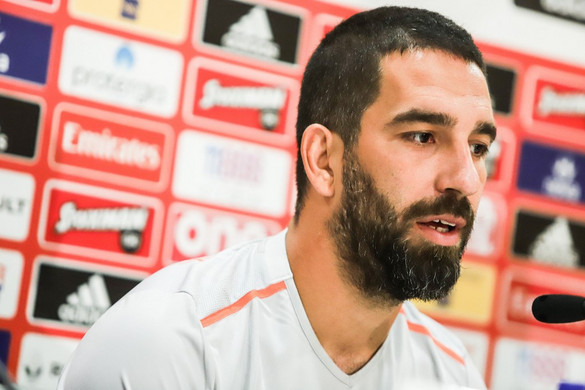 Illegális fegyvertartás és testi sértés miatt elítélték a Barcelona korábbi futballistáját