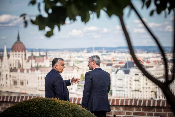 Orbán Viktor reméli, erős, a politikai iszlámra nemet mondó kormánya lesz Ausztriának