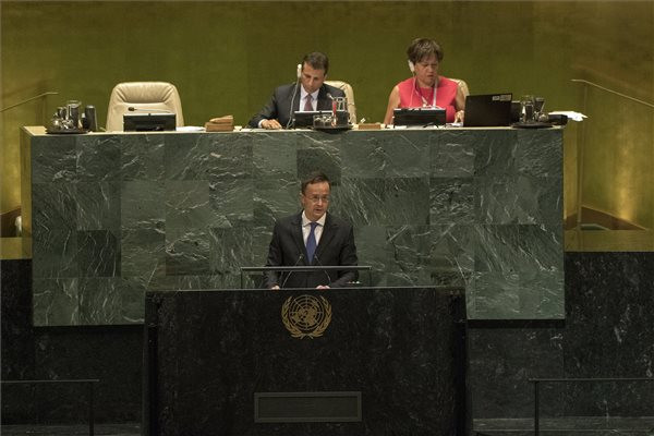 Szijjártó: Magyarország megteszi azt, amit az ENSZ-nek kellene