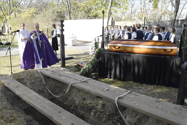 Emlékhelyet avattak Boldog Sándor István szalézi szerzetes tiszteletére