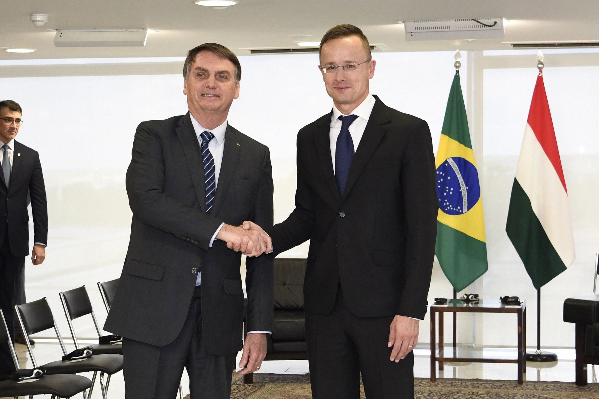 Fotó: MTI/KKM/Mitko Sztojcsev Jair Bolsonaro brazil elnök (b) és Szijjártó Péter külgazdasági és külügyminiszter találkozója Brazíliavárosban