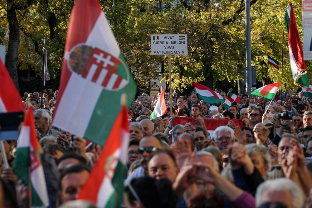 Fotó: MH/Katona László Több ezer ember vett részt a Matteo Salvini és az olasz jobboldal mellett kiálló szolidaritási tüntetésen (a képre kattintva lapozhatók a galéria fotói)