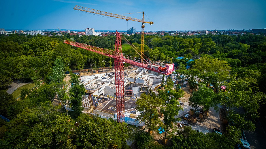 Az építkezés jelenleg is folyik, a Magyar Zene Háza előre láthatólag háromnegyed éven belül szerkezetkész lesz