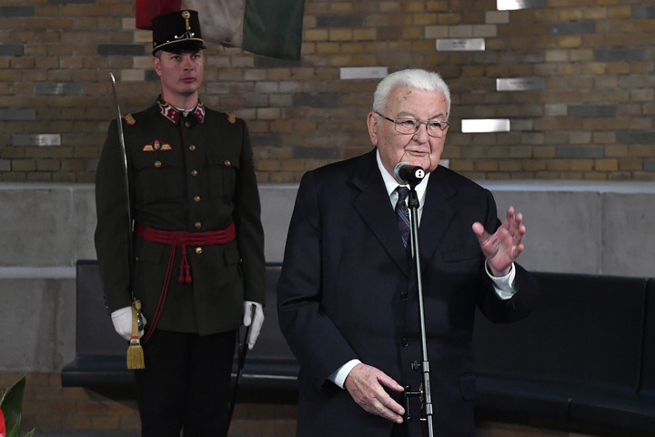 Fotó: MTI/Máthé Zoltán Boross Péter: Az '56-os Kossuth téri sortűz volt a fegyveres szabadságharc kiváltó oka