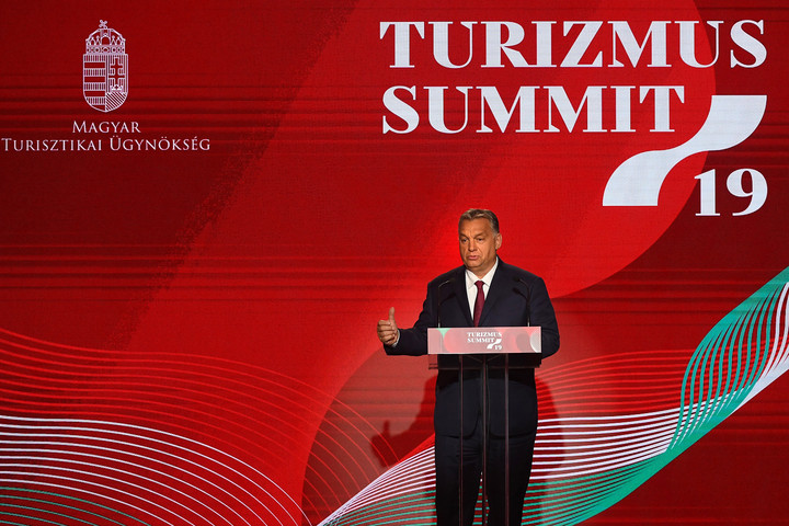 Orbán: A turizmus a hazaszeretet kifejezésének egyik formája