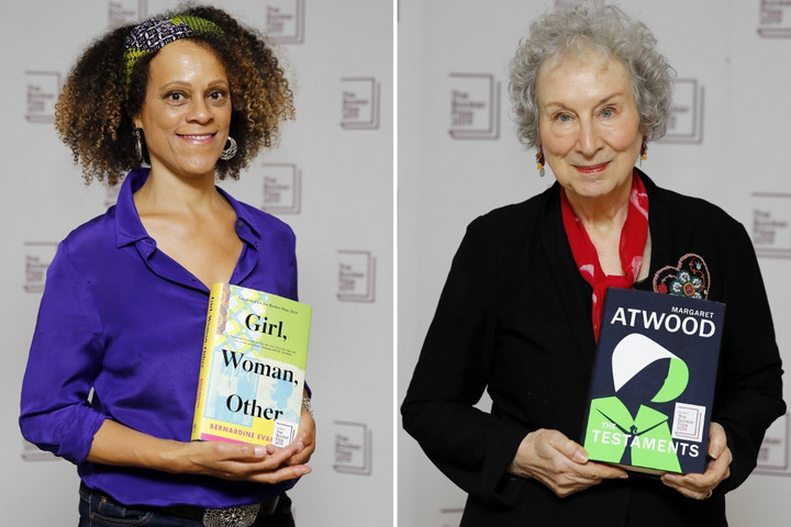 Fotó: AFP/Tolga Akmen Margaret Atwood és Bernardine Evaristo megosztva kapta az idei Booker-díjat