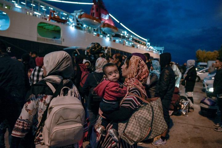 Fotó: AFP/Louisa Gouliamaki Német kormány: Az uniós országok befogadnának 1500 migráns gyermeket