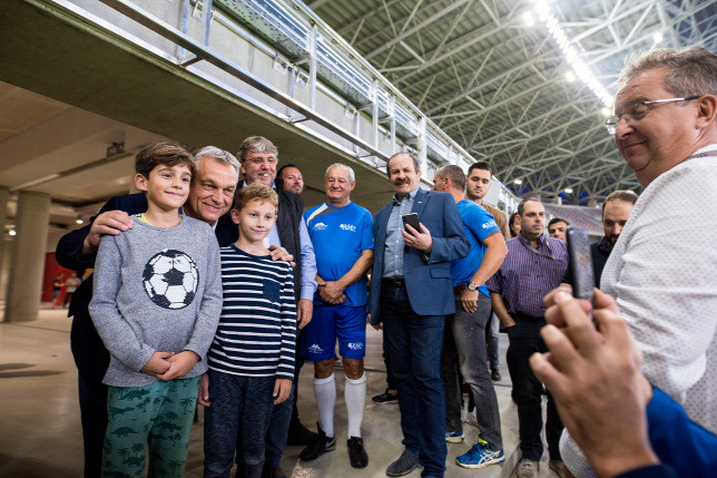 Orbán Viktor elment a Puskás stadion próbameccsére