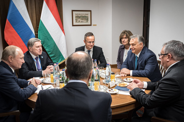 Fidesz: Elképesztő az ellenzék képmutatása Putyin látogatása kapcsán