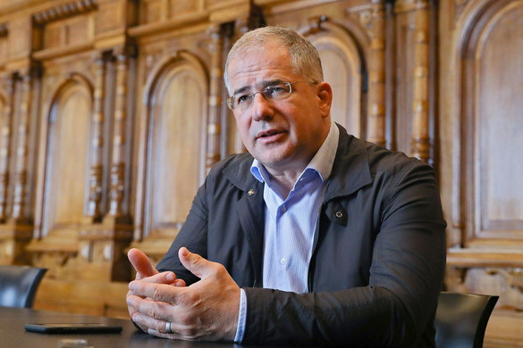 Kósa: Ezen a választáson az egyetlen szívesen vállalt pártlogó a Fidesz–KDNP-é