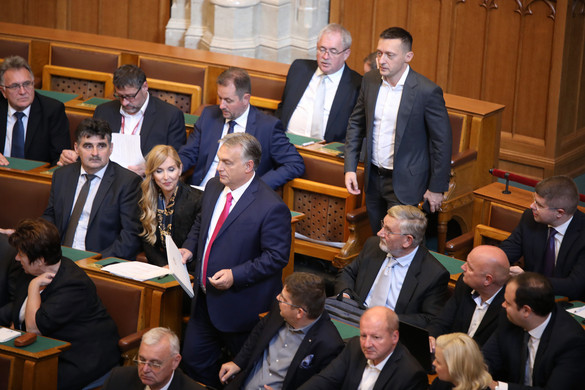 Orbán Viktor a Jobbiknak: A kisnyilasok mindig összeállnak a kommunistákkal