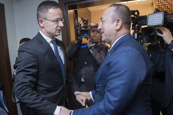 Szijjártó: Magyar érdek, hogy a törökök Szíria felé oldják meg a bevándorlási kérdést