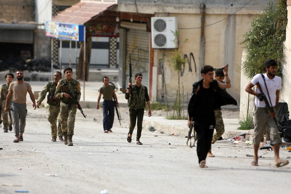 A szíriai kurd harcosok kivonultak Rász al-Ainból