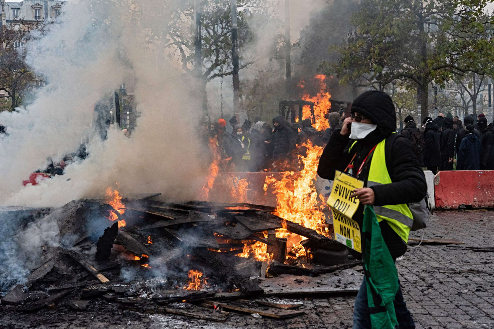 Fotó: AFP/NurPhoto/Samuel Boivin Ismét lángokban állta francia főváros