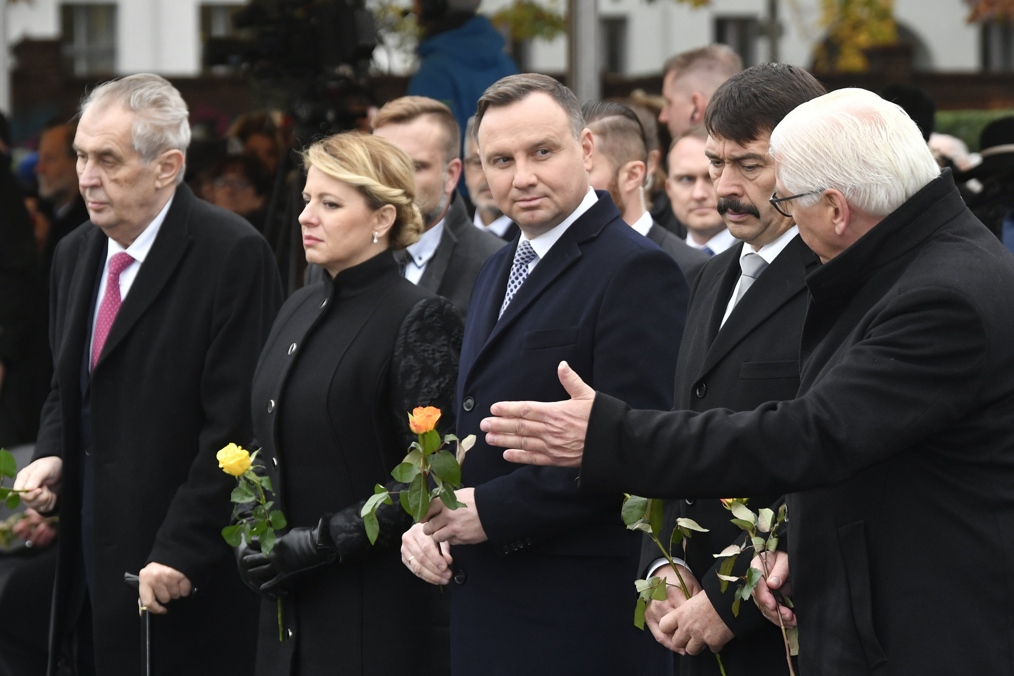 Fotó: MTI/Szigetváry Zsolt Frank-Walter Steinmeier német, Áder János magyar, Andrzej Duda lengyel, Zuzana Caputová szlovák és Milos Zeman cseh (j-b) államfő a berlini fal ledöntésének 30. évfordulója alkalmából tartott ünnepségen