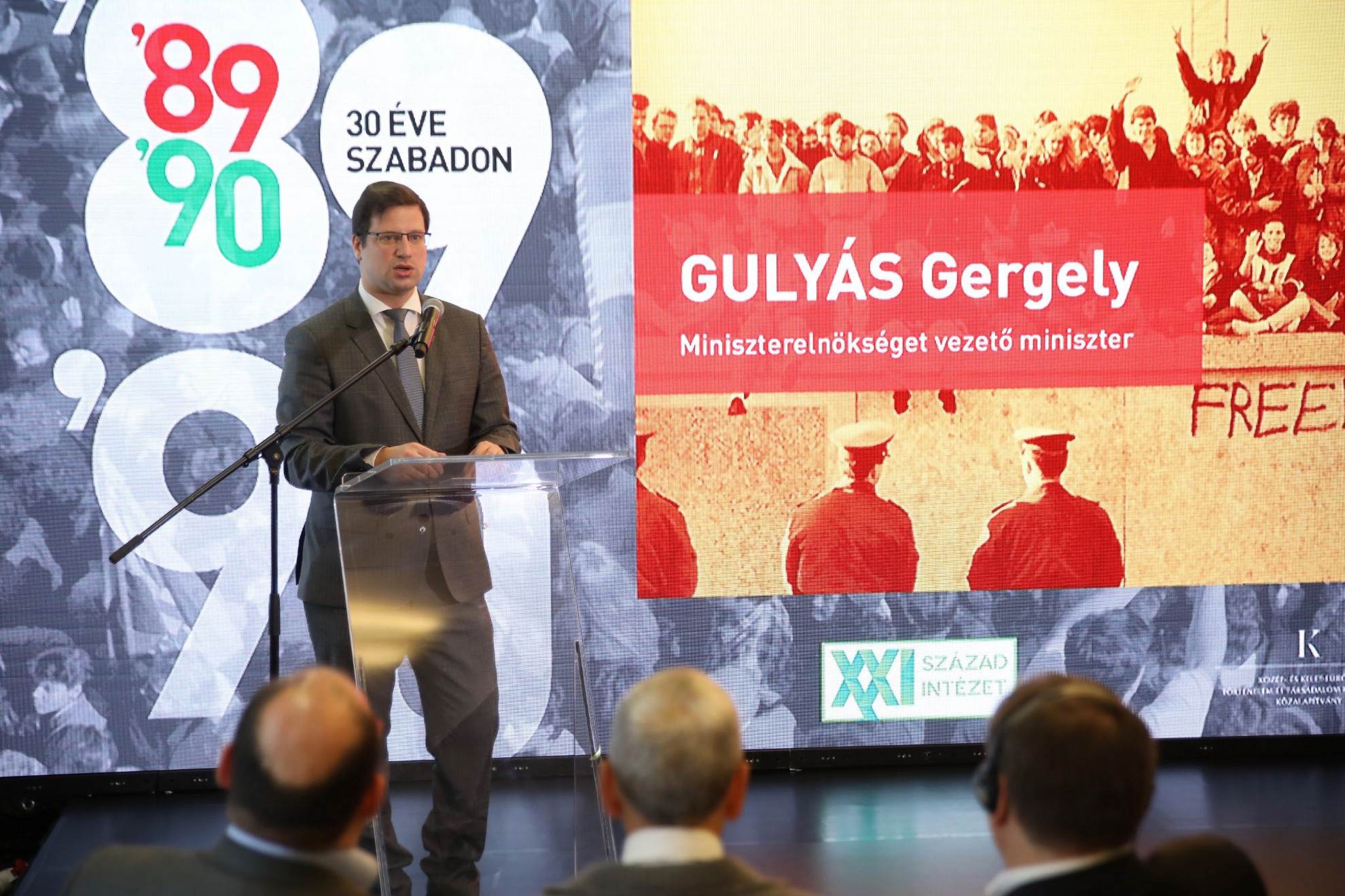 Fotó: MH/Bodnár Patrícia 1989-90 a 20. századi magyar történelem egyik legfontosabb fordulópontja - hangsúlyozta a Miniszterelnökséget vezető miniszter csütörtökön Budapesten, a Terror Háza Múzeumban