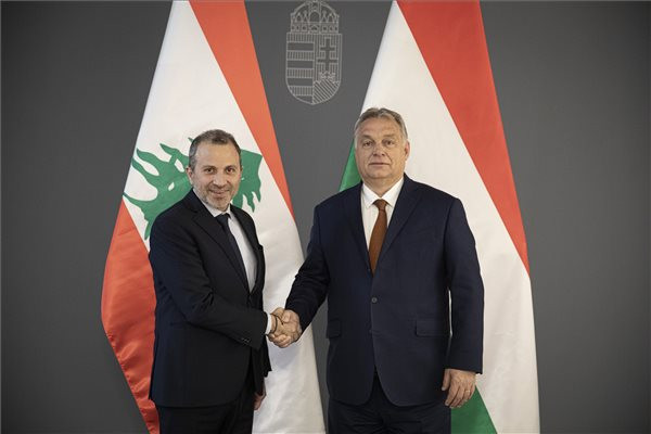 Fotó: MTI/Miniszterelnöki Sajtóiroda Orbán Viktor miniszterelnök fogadja Gebran Baszil libanoni külügyminisztert, a keresztényüldözésről szóló budapesti második nemzetközi konferencia vendégét a Karmelita kolostorban 2019. november 26-án