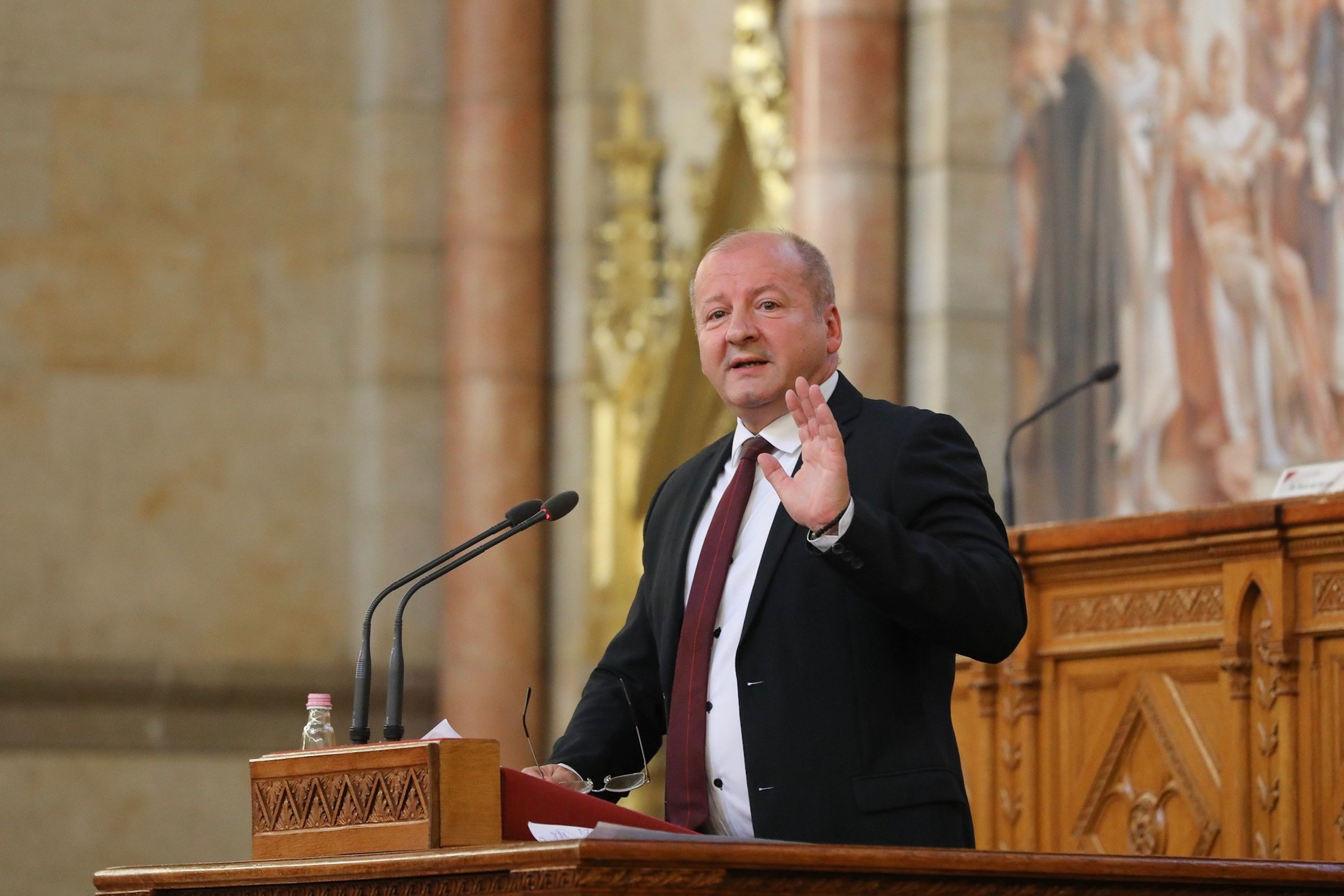 Fotó: MH/Purger Tamás Simicskó István a hazafias és honvédelmi nevelésért, illetve az ezzel összefüggő beruházásokért felelős kormánybiztos, a konferencia házigazdája