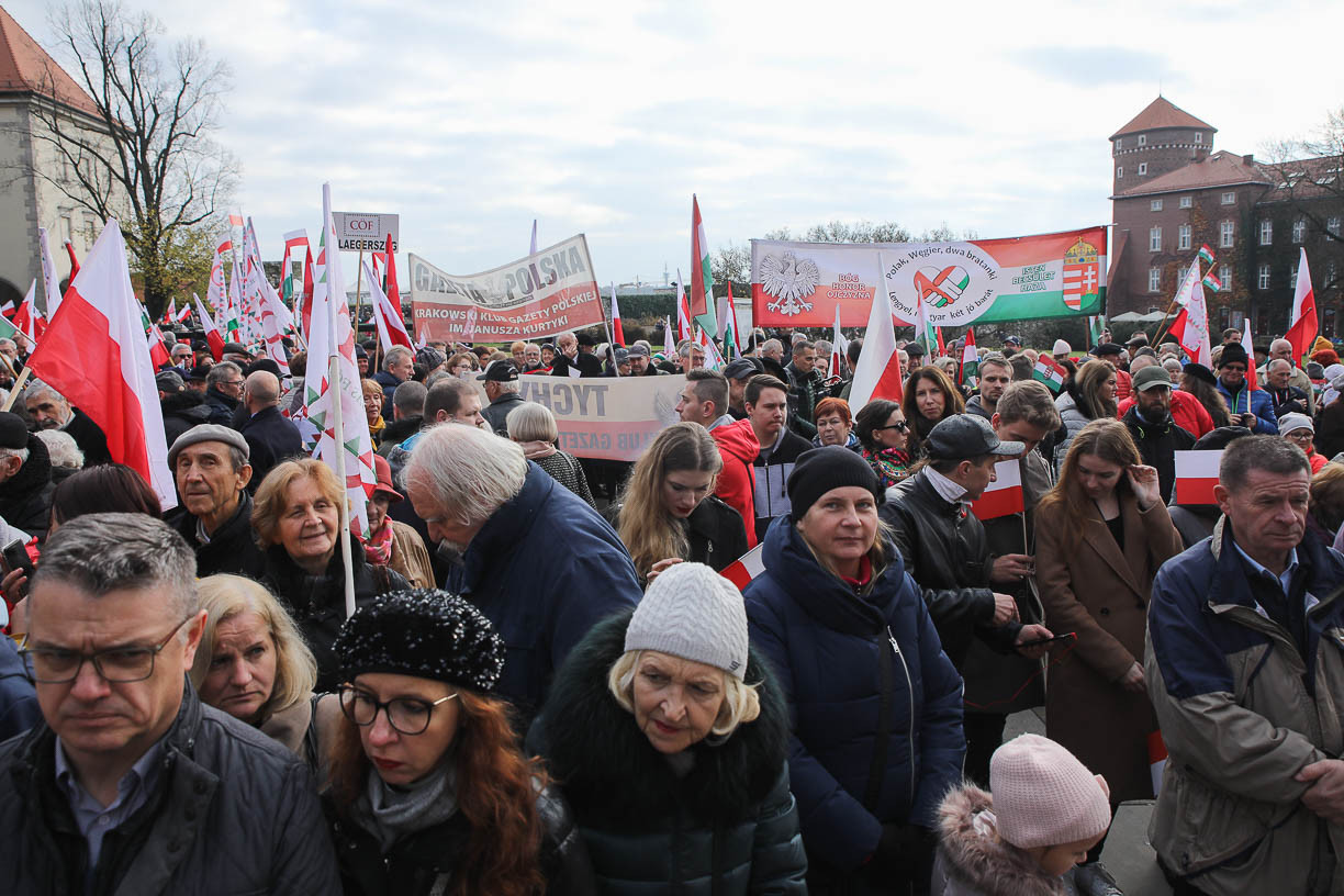 Fotó: Fotó: MH/Purger Tamás Varsó mellett több lengyel városban is megünnepelték hétfőn a lengyel függetlenség napját. A legnagyobb lengyel nemzeti ünnepet annak emlékére tartják, hogy Lengyelország az első világháború végén, 1918 novemberében, 123 évi felosztottság után visszaszerezte önálló államiságát.