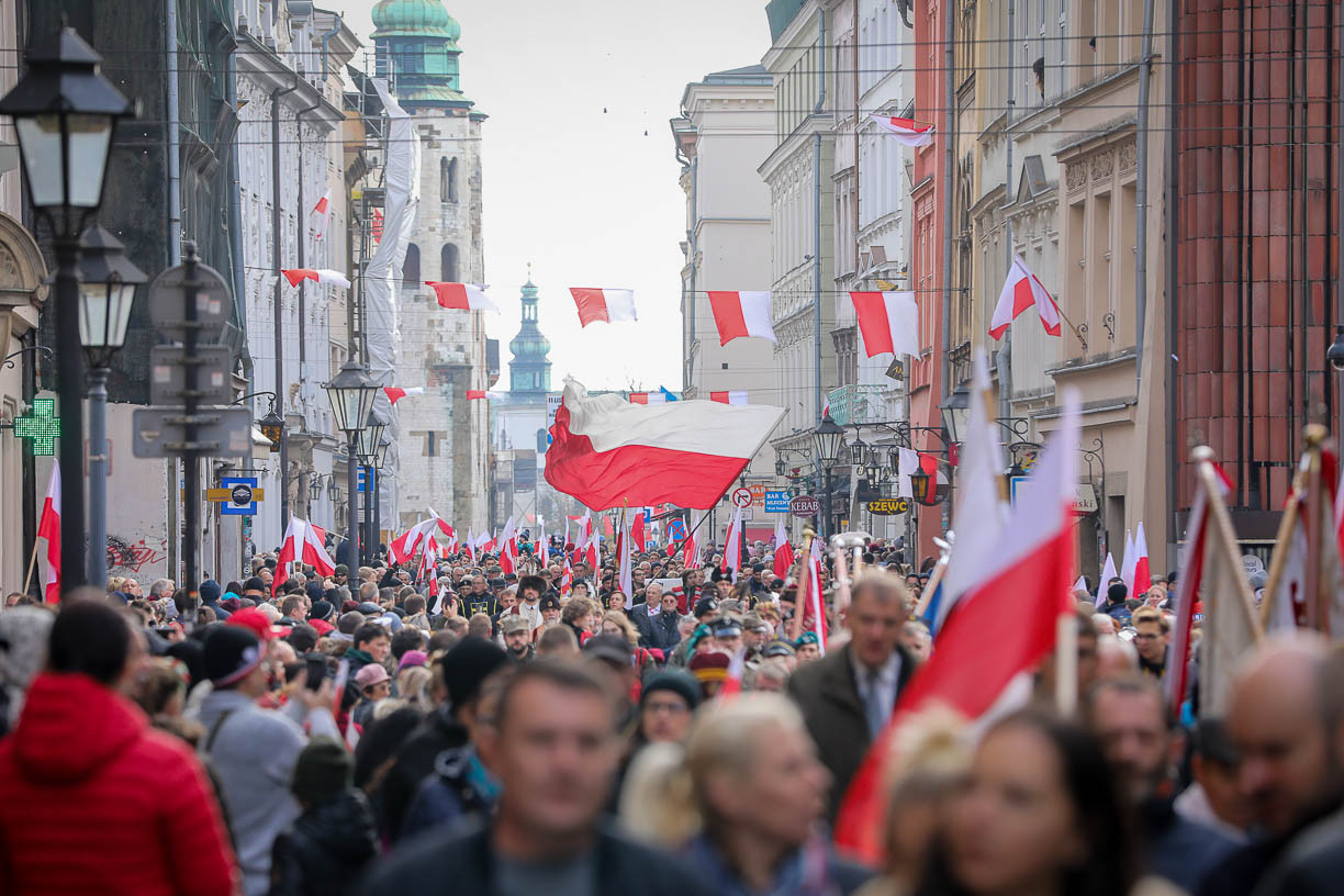 Fotó: Fotó: MH/Purger Tamás Varsó mellett több lengyel városban is megünnepelték hétfőn a lengyel függetlenség napját. A legnagyobb lengyel nemzeti ünnepet annak emlékére tartják, hogy Lengyelország az első világháború végén, 1918 novemberében, 123 évi felosztottság után visszaszerezte önálló államiságát.