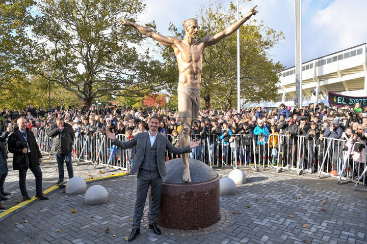 Felgyújtották Ibrahimovic szobrát Malmőben